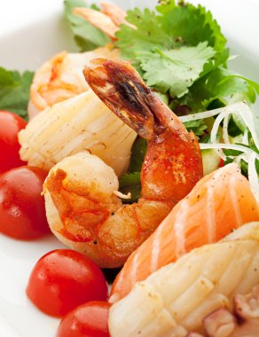 Deniz ürünleri salatası