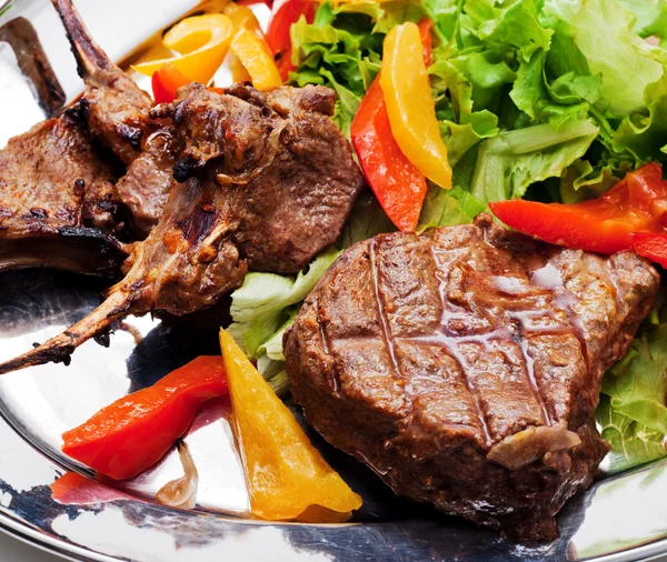 Placa de carne barbacoa — Foto de Stock