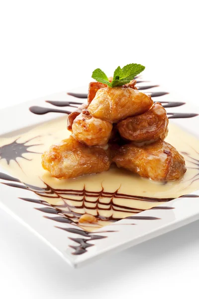 Postre - Caramelo de manzana en rodajas con menta fresca —  Fotos de Stock