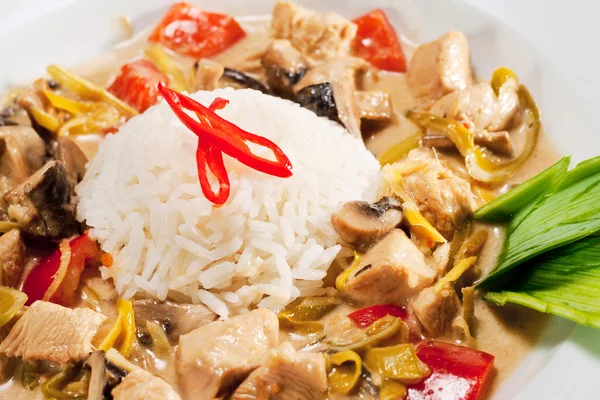 Thaise gerechten - wok kip — Stockfoto