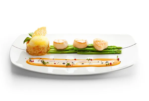 Pieces of chicken with asparagus — Stock Photo, Image