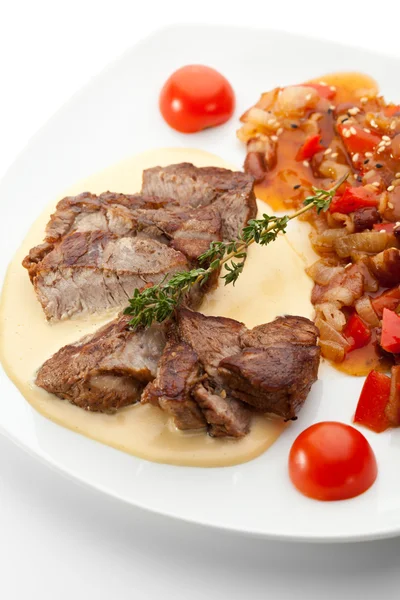 Carne di maiale, fagioli e salsa — Foto Stock