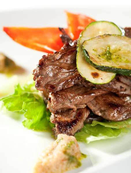 Carne de bovino com legumes — Fotografia de Stock