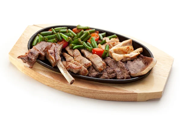 Alimentos a la parrilla - Carne con verduras — Foto de Stock