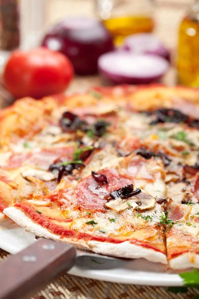 Pizza — Stockfoto