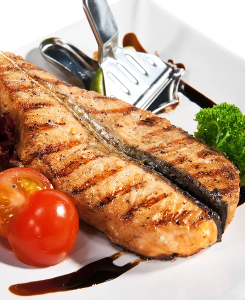 Fischgerichte - Lachssteak — Stockfoto