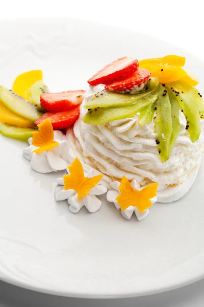 Dessert - Cake with Sliced Fruits — Stock Photo, Image
