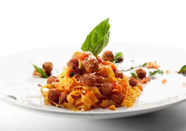 Tagliatelle Vegetariano con Salsa de Tomate Cherry y Pesto —  Fotos de Stock