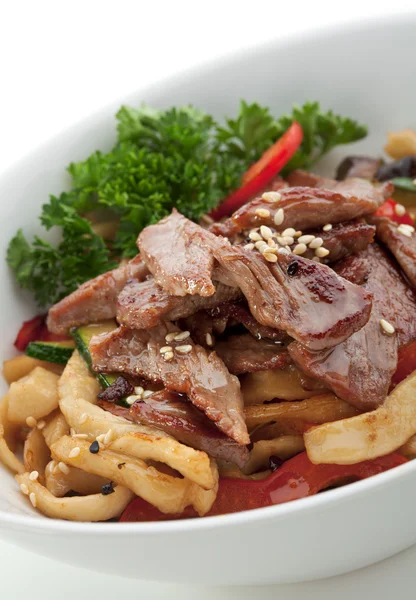 Fideos con carne de res — Foto de Stock