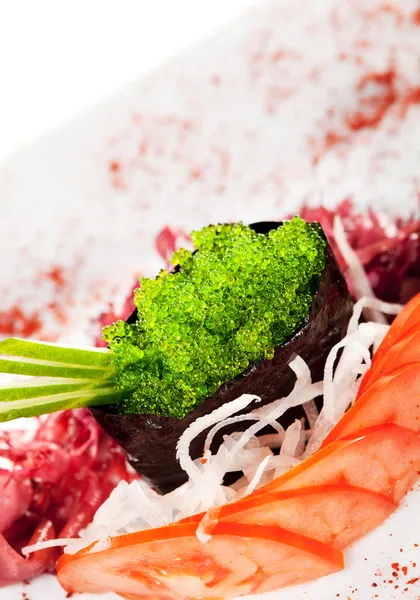 Wasabi "Tobiko" gunkan sushi — Zdjęcie stockowe