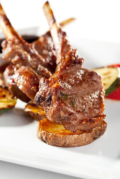 Lamb chops en groenten — Stockfoto