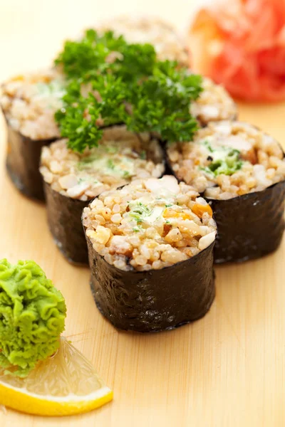 Maki Sushi - Roll with Brown Rice and Green Lettuce — Stock Photo, Image