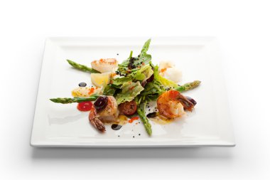 kuşkonmaz ile deniz mahsulleri salatası