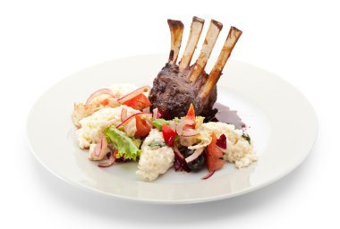 Kuzu pirzolası risotto ile