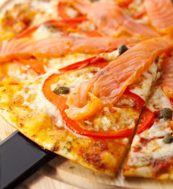 Deniz ürünleri pizza