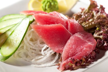 ton balıklı sashimi