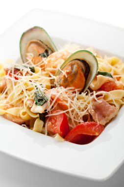 Deniz ürünleri linguine