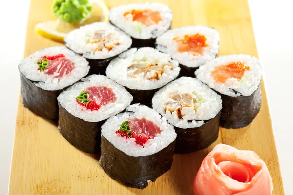 อาหารญี่ปุ่น - ซูชิ — ภาพถ่ายสต็อก