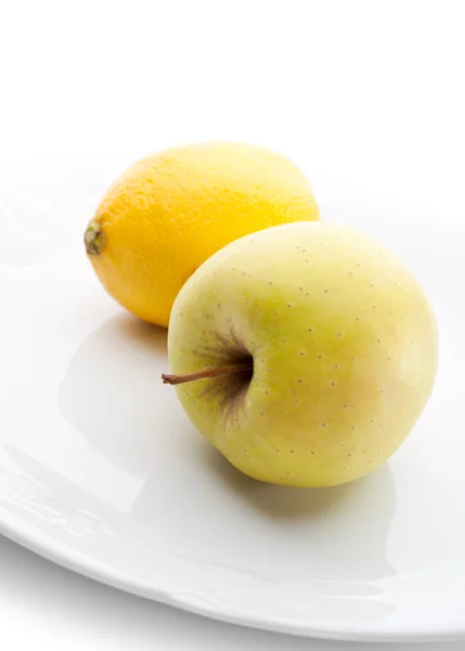 Apfel und Zitrone — Stockfoto