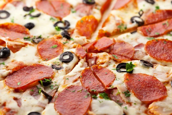 Pizza salami — Stockfoto