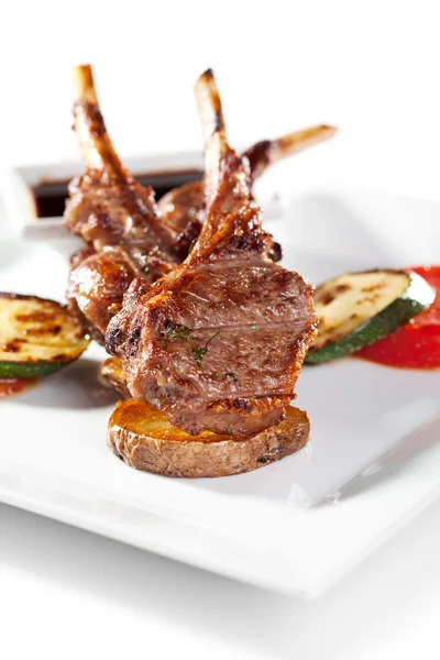 Costolette di agnello e verdure — Foto Stock