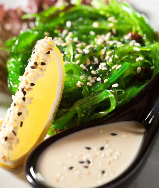 Салат из морских водорослей Чука — стоковое фото