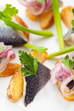 soğuk balık yemekleri - balık patates ile