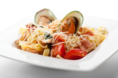 Deniz ürünleri linguine