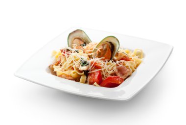 Deniz ürünleri linguine