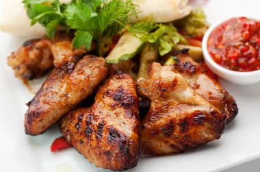 Barbekü tavuk kanadı
