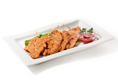 Şişlenmiş domuz eti.