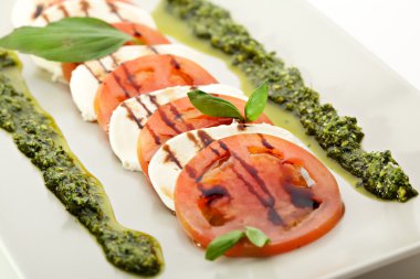 Caprese salatası
