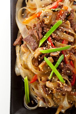 sığır eti ve sebze erişte