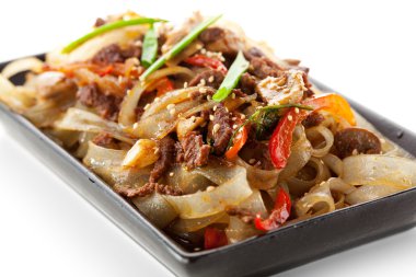 sığır eti ve sebze erişte