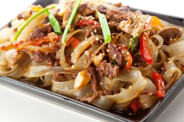 sığır eti ve sebze erişte