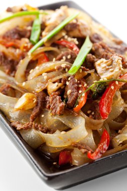 sığır eti ve sebze erişte