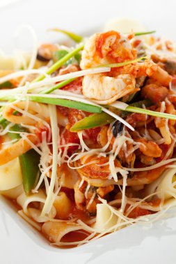 Deniz ürünleri linguine