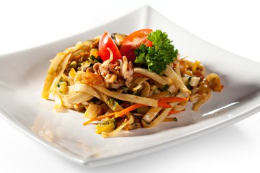 Deniz ürünleri ile erişte