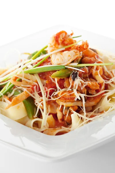 Deniz ürünleri linguine