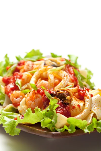 Tagliatelle con frutti di mare — Foto Stock