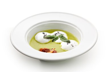 Yeşil bezelye çorbası