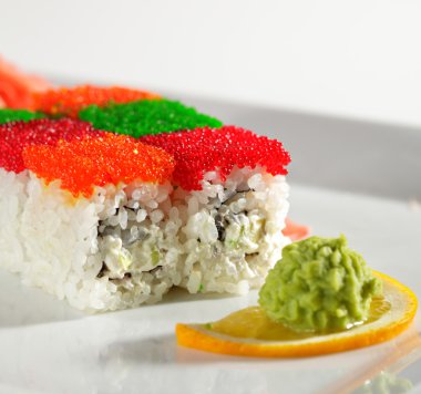 tobiko gökkuşağı rulo