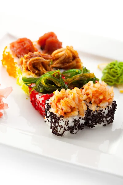 Japanilainen keittiö - Sushi Roll — kuvapankkivalokuva