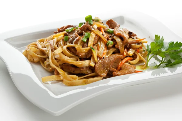 Fideos con carne de res — Foto de Stock