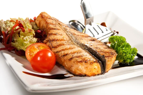 Рыбные блюда - Стейк из лосося — стоковое фото