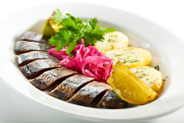 Блюда из холодной рыбы - Рыба с картошкой — стоковое фото