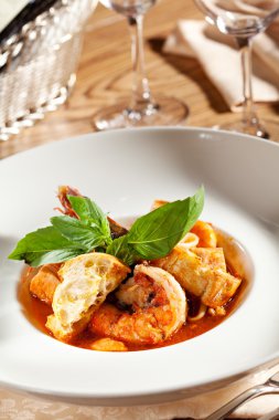 Deniz mahsulleri çorbası