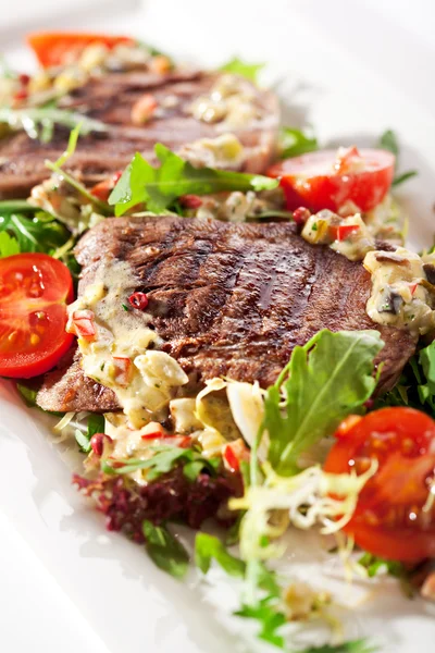 Sığır eti dilim salata — Stok fotoğraf