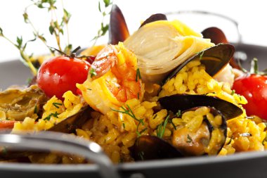 Deniz ürünleri paella