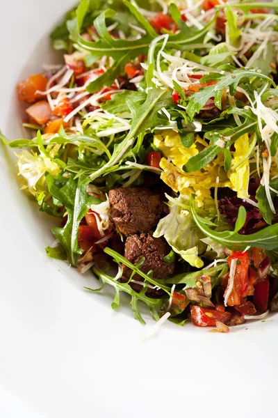 Salada com carne — Fotografia de Stock